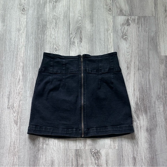 We The Free Black Denim Mini Skirt Front Zipper Stretch Material size 31 - Picture 1 of 6